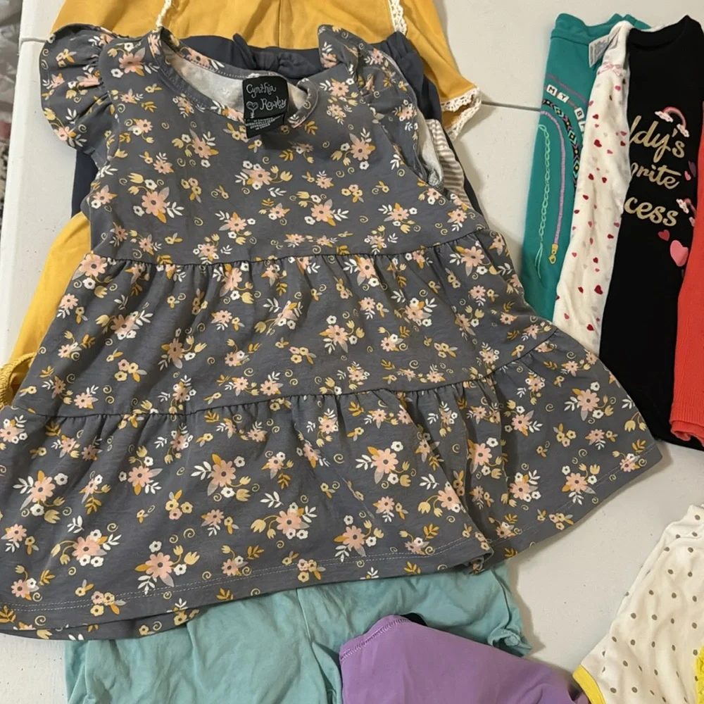 Bundle of a lot of girl shorts and shirts/tank tops 13 pieces - Picture 6 of 12